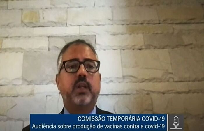 Diretor do Itamaraty destaca contatos com produtores do insumo (Reprodução/TV Senado) Diretor do Itamaraty destaca contatos com produtores do insumo (Reprodução/TV Senado)
