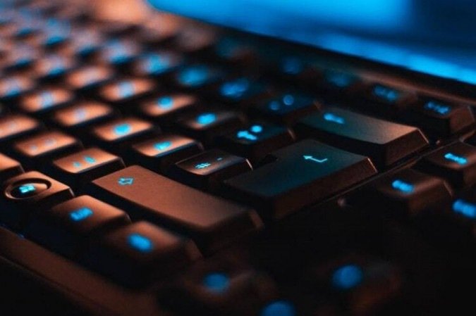 (A nova ferramenta direciona de forma inteligente o tráfego de dados nas redes das operadoras, representando beneficio que se reflete também nos usuários das companhias. Foto: Christian Wiediger / Unsplash) (A nova ferramenta direciona de forma inteligente o tráfego de dados nas redes das operadoras, representando beneficio que se reflete também nos usuários das companhias. Foto: Christian Wiediger / Unsplash)