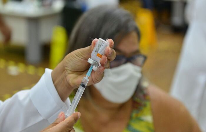 Constatou-se erro na extrao de doses em postos de vacinao
 (Divulgao/Cremerj)