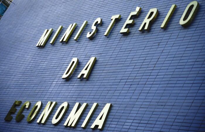 MP traz critérios para ocupação de cargos em comissão
(Marcello Casal Jr/AGência Brasil) MP traz critérios para ocupação de cargos em comissão
(Marcello Casal Jr/AGência Brasil)