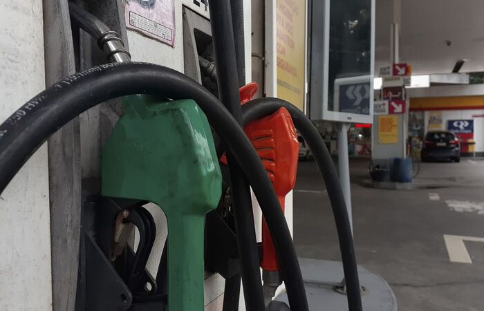 Litro do diesel passará a custar R$ 2,76, e o da gasolina, R$ 2,64
(Fernando Frazão/Agência Brasil) Litro do diesel passará a custar R$ 2,76, e o da gasolina, R$ 2,64
(Fernando Frazão/Agência Brasil)
