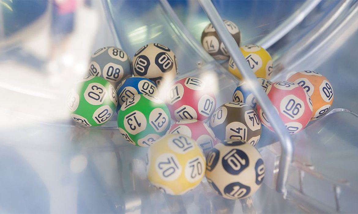 (Apostas podem ser feitas até as 19h de amanhã (17). Foto: Loterias Caixa/Divulgação
) (Apostas podem ser feitas até as 19h de amanhã (17). Foto: Loterias Caixa/Divulgação
)