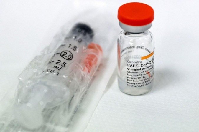 (O país já aplicou pelo menos uma dose do imunizante em 7,6 milhões de pessoas. Foto: AFP PHOTO /BYLINE) (O país já aplicou pelo menos uma dose do imunizante em 7,6 milhões de pessoas. Foto: AFP PHOTO /BYLINE)