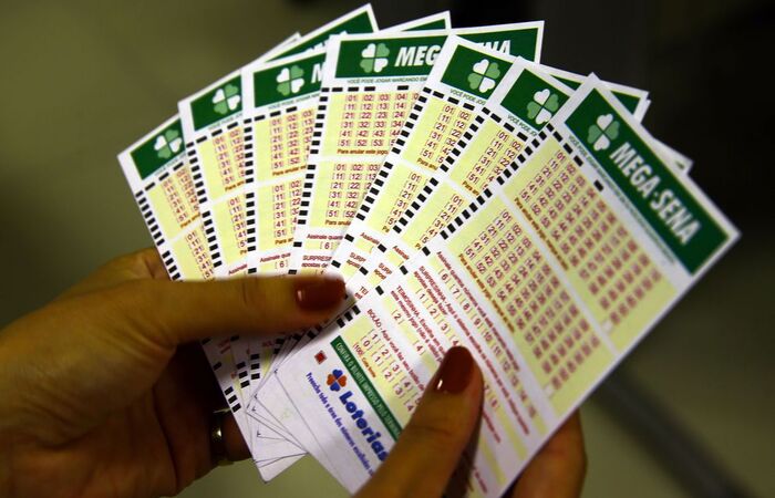 Ganha quem acertar seis, cinco ou quatro números sorteados, dentre os 60 disponíveis no volante de apostas (Marcello Casal Jr/Agência Brasil) Ganha quem acertar seis, cinco ou quatro números sorteados, dentre os 60 disponíveis no volante de apostas (Marcello Casal Jr/Agência Brasil)