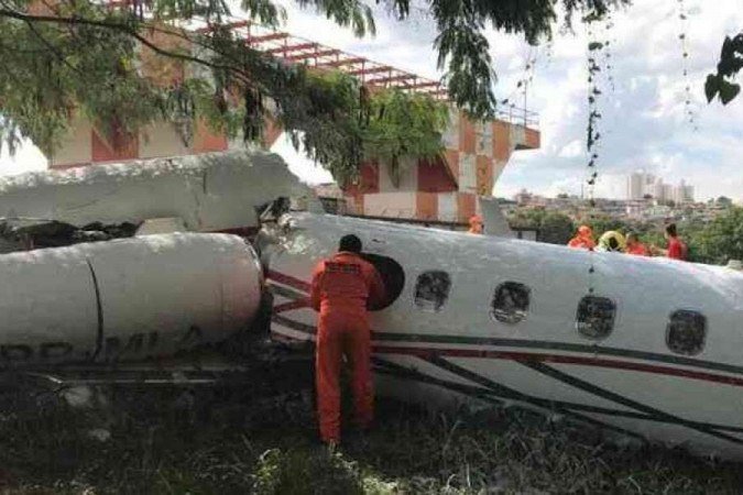 (Não há informações sobre estado das vítimas. Foto: Corpo de Bombeiros/Divulgação) (Não há informações sobre estado das vítimas. Foto: Corpo de Bombeiros/Divulgação)