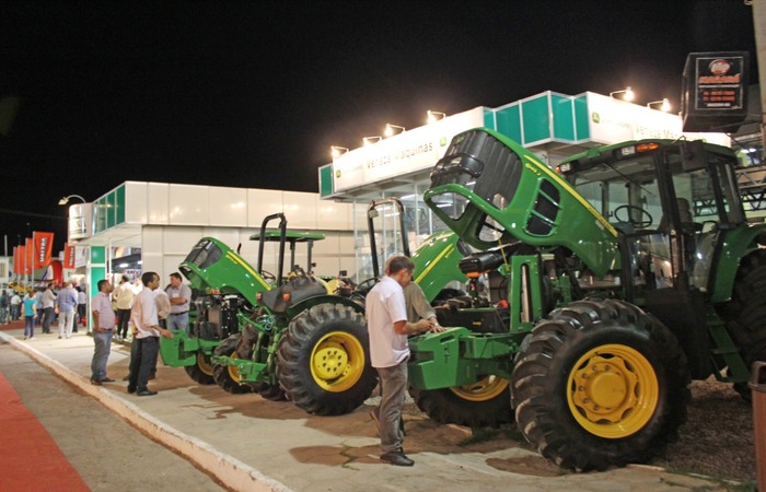  (Considerada a maior feira de fruticultura irrigada da Amrica Latina, a Fenagri deste ano ter como tema %u2018Agricultura digital: Tecnologia e Inovao%u2019)