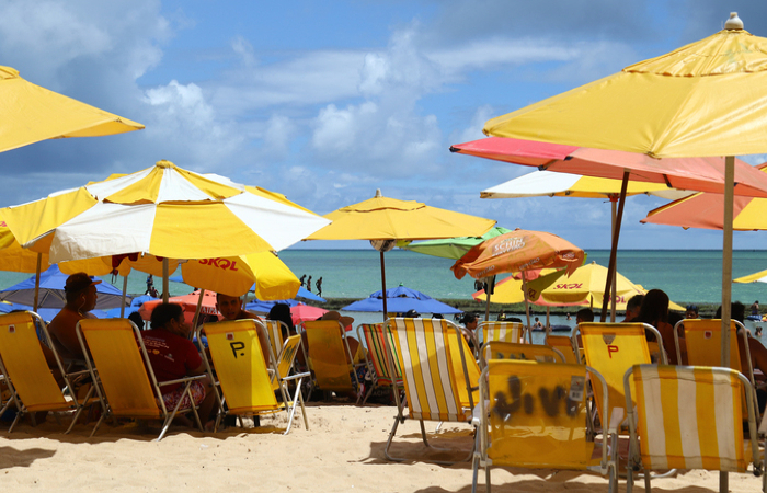 Comrcio de praia poder funcionar de segunda  sexta-feira, das 9h s 16h (Marlon Diego/Arquivo DP)