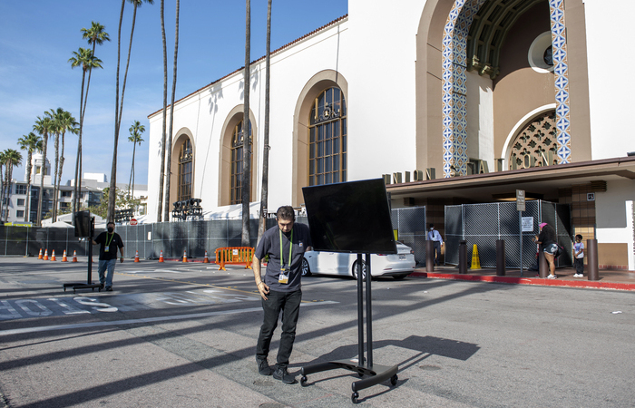 A estação de trem Union Station, em Los Angeles, passa por adaptações para receber o evento (Foto: Valerie Macon/AFP)