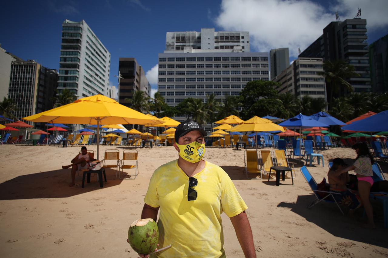 Heitor Murilo agradeceu a retomada do comercio de praia (Foto: Hesíodo Goes/Esp.DP) Heitor Murilo agradeceu a retomada do comercio de praia (Foto: Hesíodo Goes/Esp.DP)