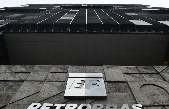 Pregão internacional foi realizado hoje pela Pré-Sal Petróleo
(Arquivo/Agência) Pregão internacional foi realizado hoje pela Pré-Sal Petróleo
(Arquivo/Agência)