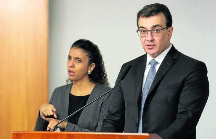 Carlos França agiu rapidamente para tentar conter os estragos das falas do ministro da Economia na terça-feira (27). China é principal parceiro do Brasil em importação de vacinas e insumos para os imunizantes
(crédito: Marcos Corrêa/PR) Carlos França agiu rapidamente para tentar conter os estragos das falas do ministro da Economia na terça-feira (27). China é principal parceiro do Brasil em importação de vacinas e insumos para os imunizantes
(crédito: Marcos Corrêa/PR)