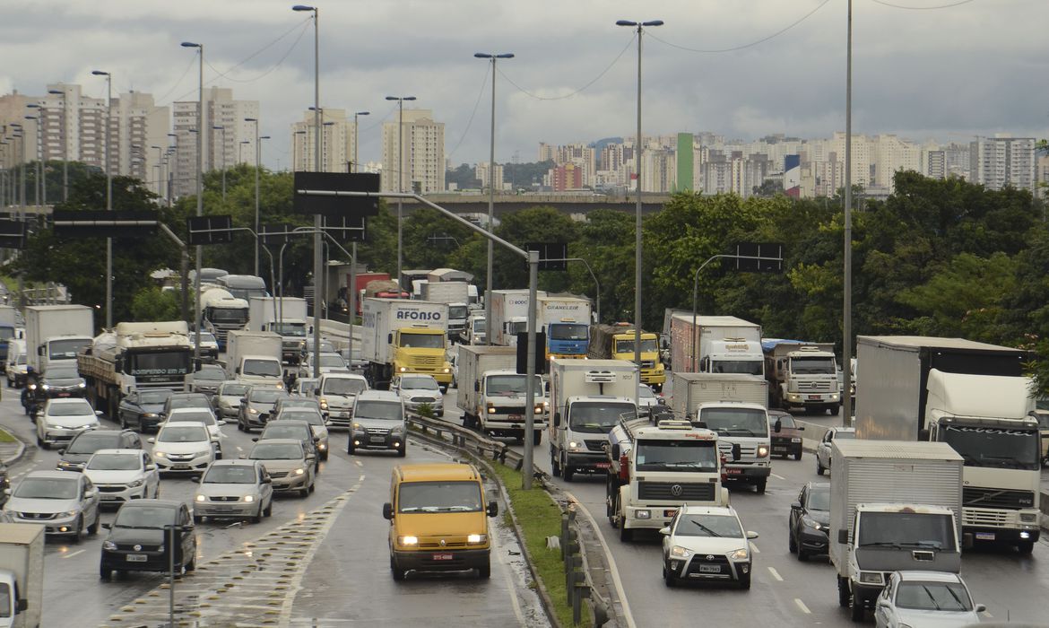 (Medida vale para condutores habilitados nas categorias C, D e E. Foto: Rovena Rosa/Agência Brasil) (Medida vale para condutores habilitados nas categorias C, D e E. Foto: Rovena Rosa/Agência Brasil)