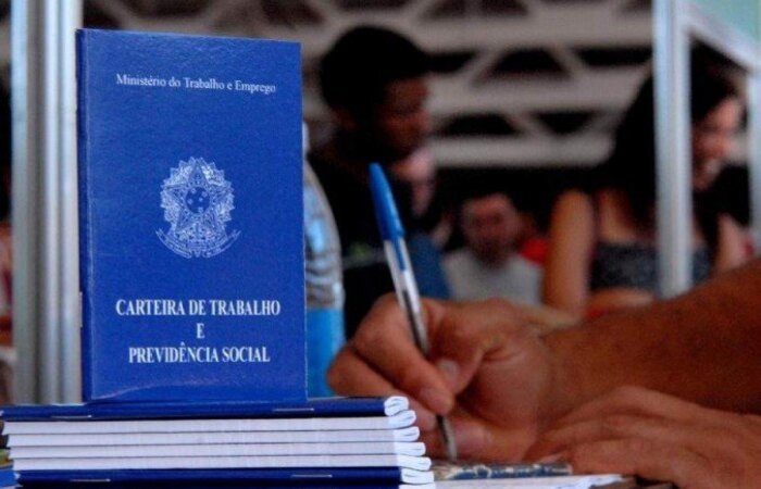 Acordos podem ser retomados a partir desta quarta-feira (28) e valem por um prazo de quatro meses, que pode ser prorrogado pelo governo
(crédito: Marcello Casal Jr/Agencia Brasil) Acordos podem ser retomados a partir desta quarta-feira (28) e valem por um prazo de quatro meses, que pode ser prorrogado pelo governo
(crédito: Marcello Casal Jr/Agencia Brasil)