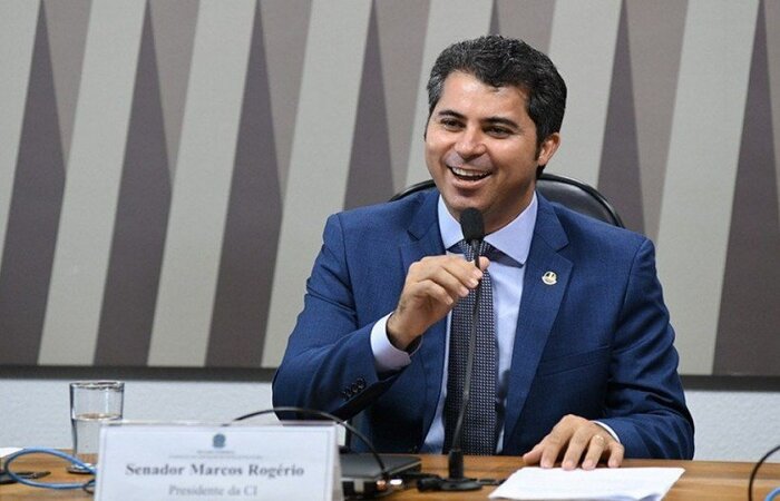 Em entrevista ao Correio, senador aliado do Planalto critica o fato de os primeiros convocados a depor na CPI da Covid serem apenas pessoas ligadas ao Executivo
(foto: Jefferson Rudy/Agência Senado
) Em entrevista ao Correio, senador aliado do Planalto critica o fato de os primeiros convocados a depor na CPI da Covid serem apenas pessoas ligadas ao Executivo
(foto: Jefferson Rudy/Agência Senado
)