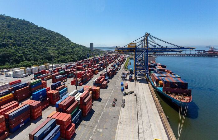 Com mudança, Brasíl reduz reserva de mercado e amplia competitividade
(Diego Baravelli/Mlnfra) Com mudança, Brasíl reduz reserva de mercado e amplia competitividade
(Diego Baravelli/Mlnfra)