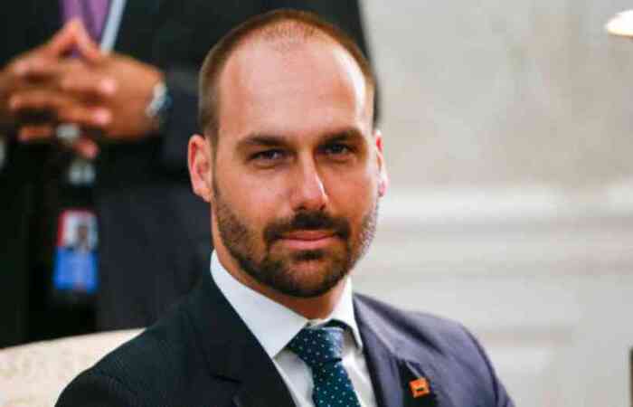 Para o deputado federal pelo PSL-SP, 'juízes julgam casos, se quiserem ditar políticas que saíam às ruas para se elegerem'
(
(foto: Agência Brasil/Reprodução)
) Para o deputado federal pelo PSL-SP, 'juízes julgam casos, se quiserem ditar políticas que saíam às ruas para se elegerem'
(
(foto: Agência Brasil/Reprodução)
)