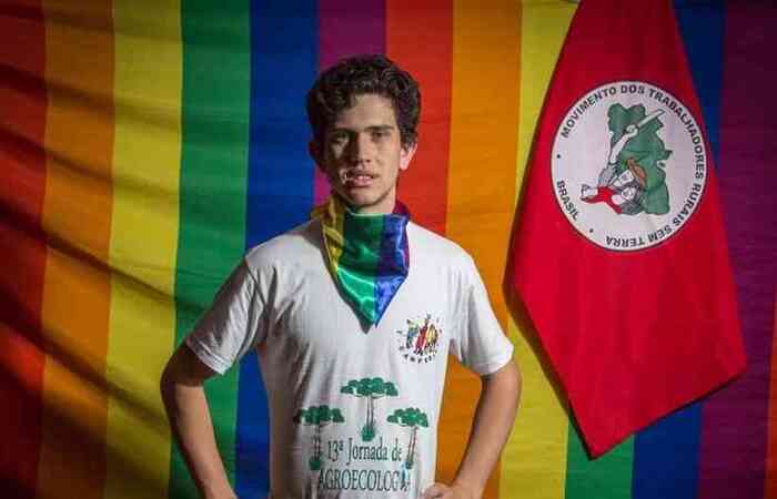 Segundo o Movimento dos Trabalhadores Sem Terra e a polícia do Paraná, o crime pode ter sido motivado por homofobia
(foto: Rafael Stedile/Divulgação
) Segundo o Movimento dos Trabalhadores Sem Terra e a polícia do Paraná, o crime pode ter sido motivado por homofobia
(foto: Rafael Stedile/Divulgação
)