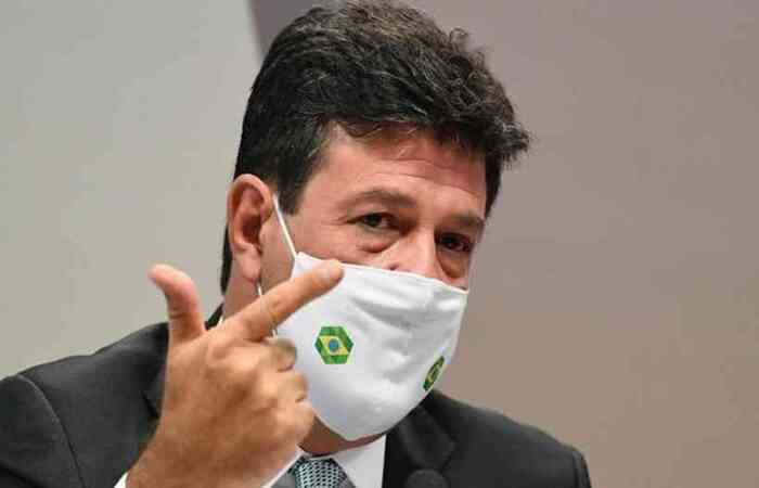 Em abril de 2020, o presidente esteve com o ex-ministro da Saúde em Goiás para inaugurar um Hospital de Campanha
(foto: Agência Senado
) Em abril de 2020, o presidente esteve com o ex-ministro da Saúde em Goiás para inaugurar um Hospital de Campanha
(foto: Agência Senado
)