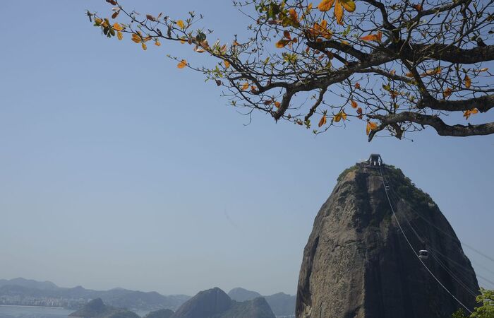 O impacto da exploso foi tamanho que a estrutura do imvel ficou abalada.
 (Tnia Rego/Agncia Brasil)