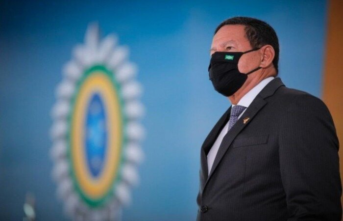 Vice-presidente reclama que comissão tenha servido para ressuscitar alguns nomes da política brasileira
(crédito: Bruno Batista /VPR
) Vice-presidente reclama que comissão tenha servido para ressuscitar alguns nomes da política brasileira
(crédito: Bruno Batista /VPR
)