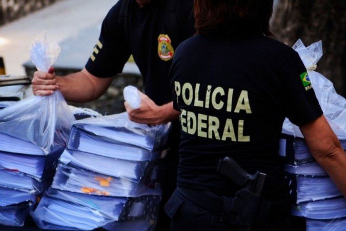 Os agentes cumprem, ao todo, 15 mandados de priso e 70 de busca e apreenso no Cear, So Paulo, Rio de Janeiro e Distrito Federal. (Foto: Divulgao/ Polcia Federal)