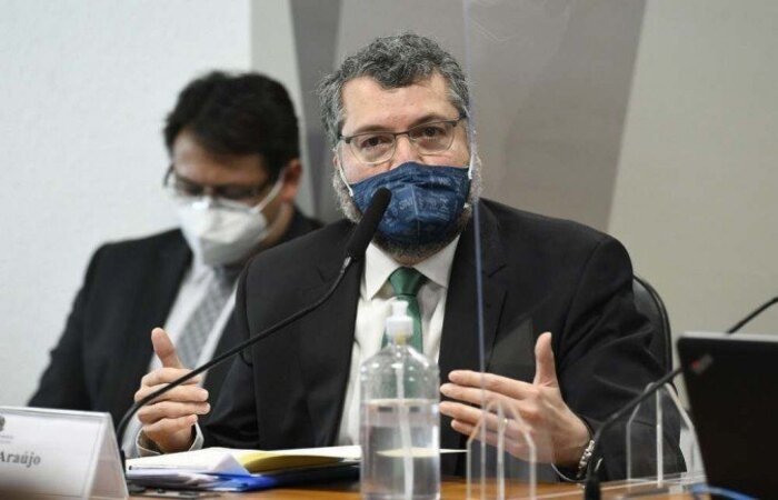 Ex-ministro da Saúde Luiz Henrique Mandetta afirmou que Bolsonaro tinha uma "assessoria paralela" para tratar assuntos da pandemia. (crédito: Jefferson Rudy/Agência Senado
) Ex-ministro da Saúde Luiz Henrique Mandetta afirmou que Bolsonaro tinha uma "assessoria paralela" para tratar assuntos da pandemia. (crédito: Jefferson Rudy/Agência Senado
)