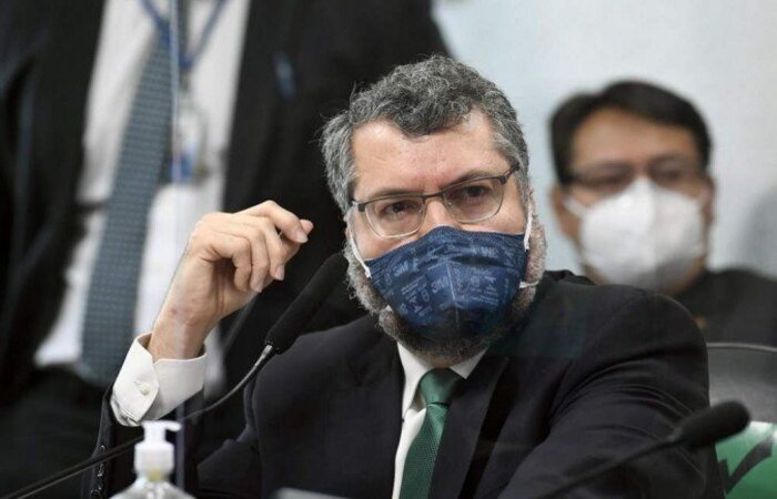 Segundo o ex-chanceler, as estratégias para lidar com a crise de saúde foram se desenrolando "de acordo com o requisito do momento"
(crédito: Jefferson Rudy/Agência Senado
) Segundo o ex-chanceler, as estratégias para lidar com a crise de saúde foram se desenrolando "de acordo com o requisito do momento"
(crédito: Jefferson Rudy/Agência Senado
)