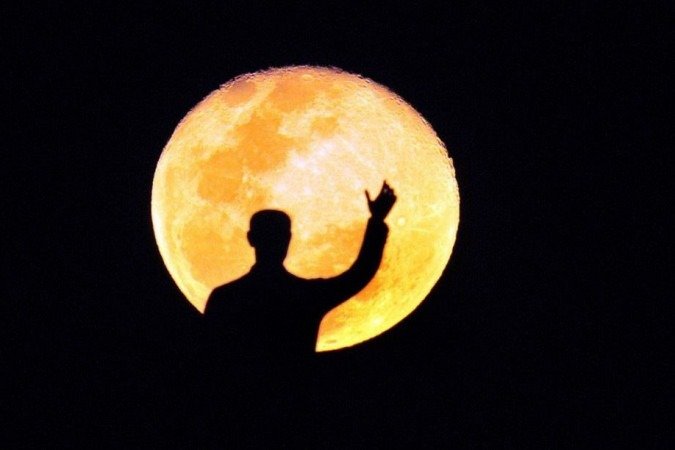 (A chamada "Lua das flores" iluminará o céu em todo o mundo, ganhará tons de vermelho e, no hemisfério norte, poderá ser vista junto a um eclipse total simultâneo, o que não ocorre há 6 anos. Foto: Ed Alves/CB/D.A Press) (A chamada "Lua das flores" iluminará o céu em todo o mundo, ganhará tons de vermelho e, no hemisfério norte, poderá ser vista junto a um eclipse total simultâneo, o que não ocorre há 6 anos. Foto: Ed Alves/CB/D.A Press)
