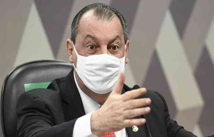 O presidente da CPI respondeu ao ataque do presidente da República sobre um PL que pune profissionais da saúde que receitam medicamentos sem comprovação
(foto: Agência Senado
) O presidente da CPI respondeu ao ataque do presidente da República sobre um PL que pune profissionais da saúde que receitam medicamentos sem comprovação
(foto: Agência Senado
)