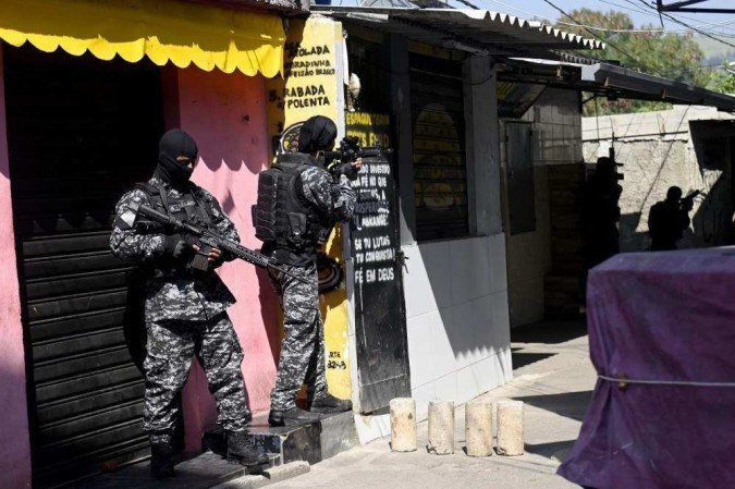 (A operação policial mais letal da história do Rio de Janeiro aconteceu mesmo com ordem do STF de restrição às operações em favelas durante a pandemia. Foto: Mauro Pimentel/AFP) (A operação policial mais letal da história do Rio de Janeiro aconteceu mesmo com ordem do STF de restrição às operações em favelas durante a pandemia. Foto: Mauro Pimentel/AFP)