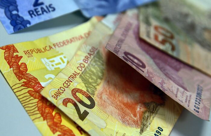 Governo encerrará 2021 devendo entre R$ 5,5 tri e R$ 5,8 tri
(Marcello Casal Jr/Agência Brasil) Governo encerrará 2021 devendo entre R$ 5,5 tri e R$ 5,8 tri
(Marcello Casal Jr/Agência Brasil)