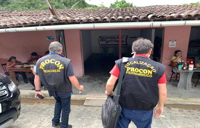 Operações contam com o apoio das gestões municipais, da Apevisa, da Polícia Militar e Civil e do Corpo de Bombeiros (Divulgação/Procon-PE) Operações contam com o apoio das gestões municipais, da Apevisa, da Polícia Militar e Civil e do Corpo de Bombeiros (Divulgação/Procon-PE)