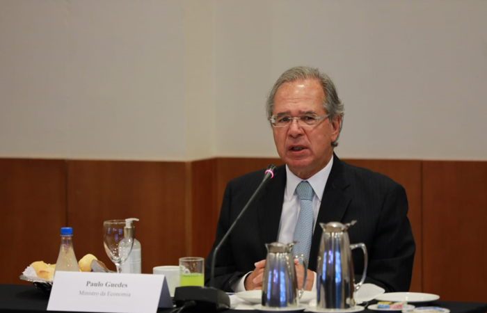 Houve várias interrupções em inglês e em russo
(Crédito: Ministério da Economia) Houve várias interrupções em inglês e em russo
(Crédito: Ministério da Economia)