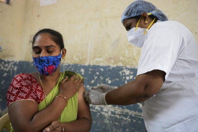 (Nas últimas 24 horas, Nova Délhi registrou 1.100 novos casos de covid-19, um número muito inferior aos quase 25.000 contágios diários detectados há seis semanas. Foto: NOAH SEELAM / AFP) (Nas últimas 24 horas, Nova Délhi registrou 1.100 novos casos de covid-19, um número muito inferior aos quase 25.000 contágios diários detectados há seis semanas. Foto: NOAH SEELAM / AFP)
