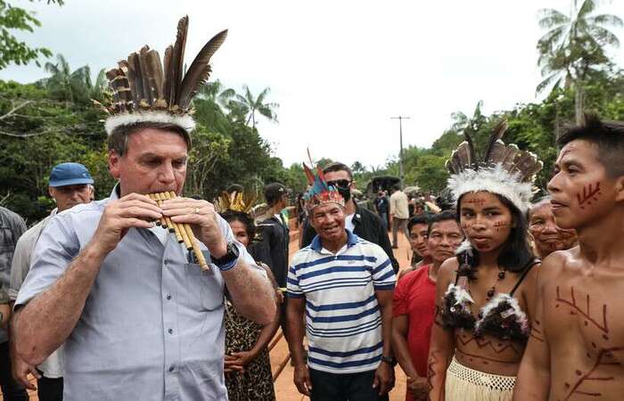 Bolsonaro visitou território Yanomami apesar de críticas dos indígenas às ações do governo federal que vêm ajudando a liberar áreas protegidas
(foto: Marcos Corrêa/PR
) Bolsonaro visitou território Yanomami apesar de críticas dos indígenas às ações do governo federal que vêm ajudando a liberar áreas protegidas
(foto: Marcos Corrêa/PR
)