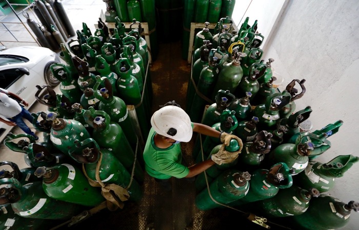Estão à disposição dos municípios, de forma emergencial, 30 mil metros cúbicos de oxigênio
(Foto: Heudes Régis/SEI) Estão à disposição dos municípios, de forma emergencial, 30 mil metros cúbicos de oxigênio
(Foto: Heudes Régis/SEI)