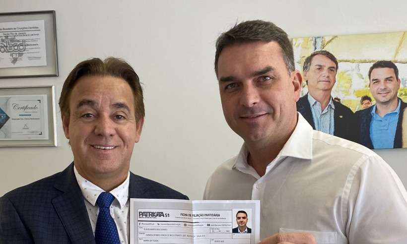 (O filho '01' do presidente Jair Bolsonaro (sem partido) postou uma foto nas redes sociais e acabou vazando dados pessoais. Foto: Reprodução/Redes sociais) (O filho '01' do presidente Jair Bolsonaro (sem partido) postou uma foto nas redes sociais e acabou vazando dados pessoais. Foto: Reprodução/Redes sociais)