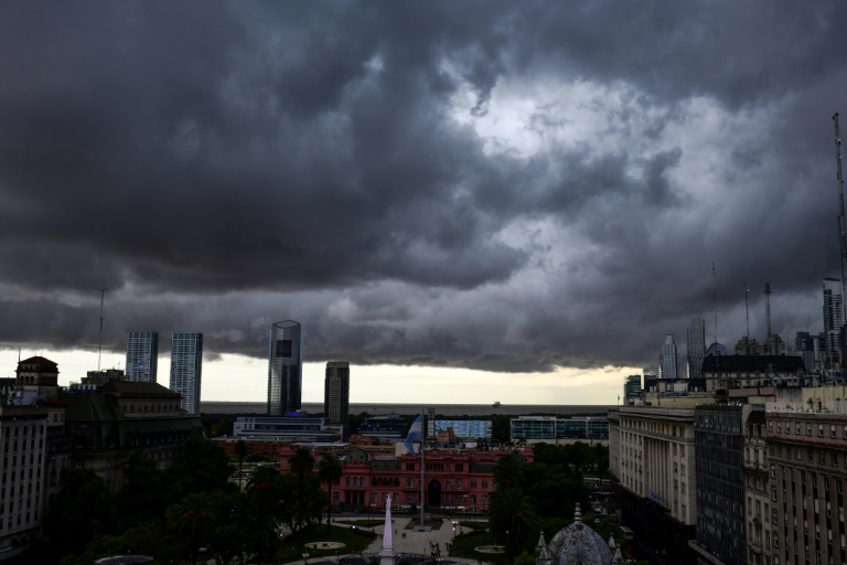 (Nuvens tempestuosas em Buenos Aires, em 7 de fevereiro de 2020. Foto: AFP/Arquivos) (Nuvens tempestuosas em Buenos Aires, em 7 de fevereiro de 2020. Foto: AFP/Arquivos)