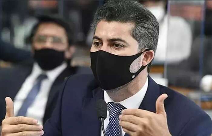 Senador disse que a população brasileira, assim como ele, é grata pelos serviços prestados durante a pandemia pela médica defensora da cloroquina
(foto: Agência Senado
) Senador disse que a população brasileira, assim como ele, é grata pelos serviços prestados durante a pandemia pela médica defensora da cloroquina
(foto: Agência Senado
)