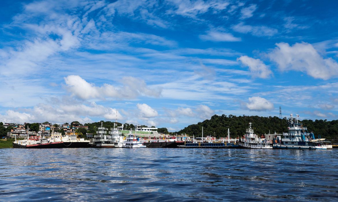 (Nível do Rio Negro atingiu 29,98 metros nesta terça-feira. Foto: Arquivo/Agência Brasil) (Nível do Rio Negro atingiu 29,98 metros nesta terça-feira. Foto: Arquivo/Agência Brasil)
