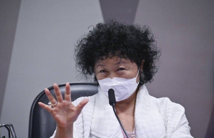 Médica defensora da cloroquina afirmou ser apenas "uma colaboradora eventual", ao mesmo tempo em que caiu em contradição ao admitir proximidade com o presidente da República
(crédito: Leopoldo Silva/Agência Senado
) Médica defensora da cloroquina afirmou ser apenas "uma colaboradora eventual", ao mesmo tempo em que caiu em contradição ao admitir proximidade com o presidente da República
(crédito: Leopoldo Silva/Agência Senado
)