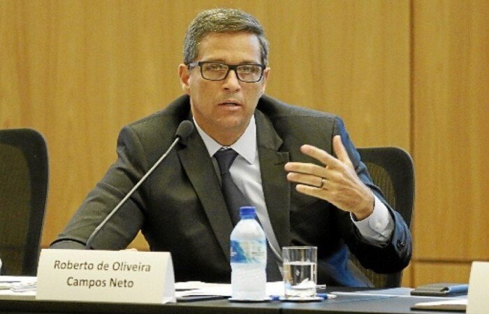 De acordo com presidente do Banco Central, nova crise de energia vai aumentar preço dos alimentos e tem impacto na taxa de juros neutra e no mercado de crédito
(crédito: Raphael Ribeiro/ BCB
) De acordo com presidente do Banco Central, nova crise de energia vai aumentar preço dos alimentos e tem impacto na taxa de juros neutra e no mercado de crédito
(crédito: Raphael Ribeiro/ BCB
)