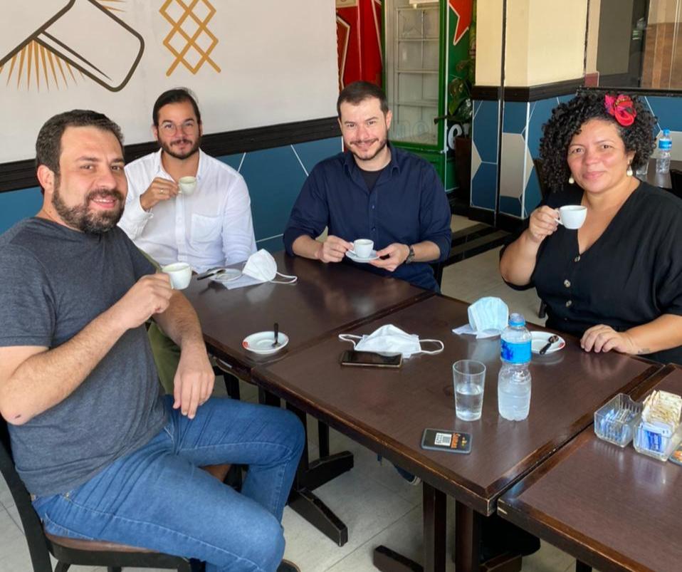No dia 27 de maio, Túlio Gadêlha (PDT) participou de almoço com lideranças do PSOL (Twitter / Reprodução) No dia 27 de maio, Túlio Gadêlha (PDT) participou de almoço com lideranças do PSOL (Twitter / Reprodução)