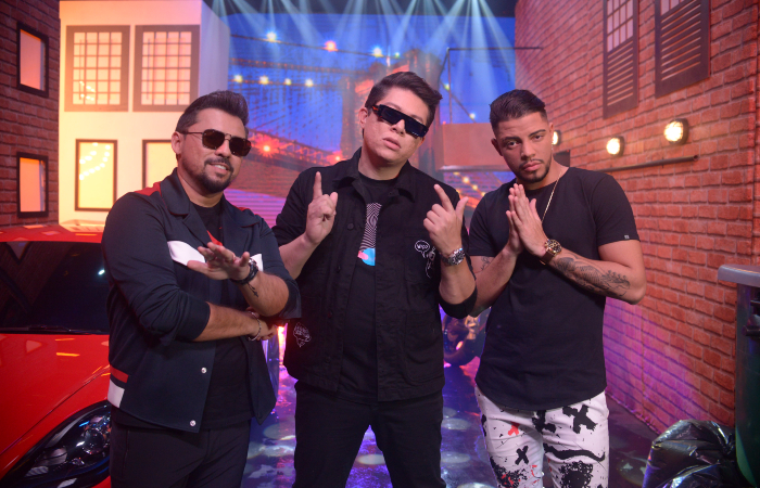 Xand, DJ Ivis e JS O Mo de Ouro no clipe de Vai Sentar no Pai (Foto: Mario Andrade/Maflicks)