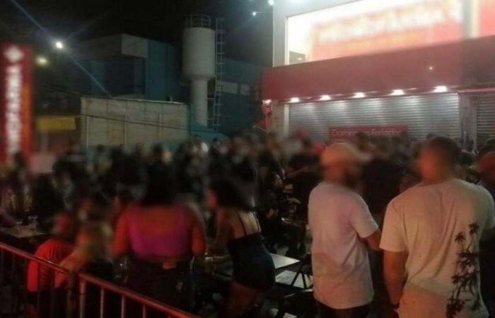 No local, foram apreendidos equipamentos de som, instrumentos musicais e nove máquinas de cartão de crédito e débito
(crédito: Divulgação/Governo de São Paulo) No local, foram apreendidos equipamentos de som, instrumentos musicais e nove máquinas de cartão de crédito e débito
(crédito: Divulgação/Governo de São Paulo)