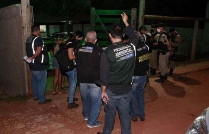 Ainda durante ação do fim de semana, 10 estabelecimentos foram flagrados descumprindo decretos municipais em Uberlândia
(crédito: Cleiton Borges/Secretaria Municipal de Governo e Comunicação/PMU) Ainda durante ação do fim de semana, 10 estabelecimentos foram flagrados descumprindo decretos municipais em Uberlândia
(crédito: Cleiton Borges/Secretaria Municipal de Governo e Comunicação/PMU)