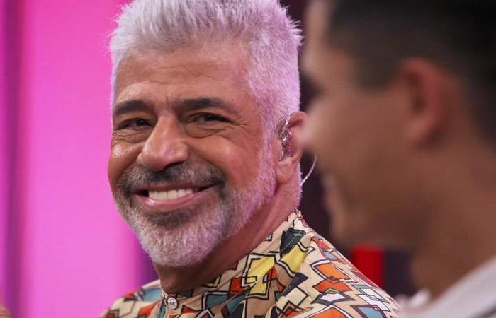 A canção intitulada 'Hit' já recebeu um videoclipe com participação do músico, do marido e da cantora Letícia Novaes (Foto: TV Globo/Reprodução) A canção intitulada 'Hit' já recebeu um videoclipe com participação do músico, do marido e da cantora Letícia Novaes (Foto: TV Globo/Reprodução)