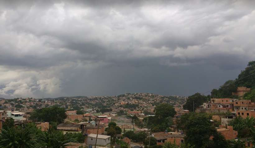 (Noiva de 18 anos sentiu falta de ar e morreu na noite de núpcias. Casal morava no Bairro Serra Dourada, em Ibirité. Foto: Reprodução/Google Maps) (Noiva de 18 anos sentiu falta de ar e morreu na noite de núpcias. Casal morava no Bairro Serra Dourada, em Ibirité. Foto: Reprodução/Google Maps)