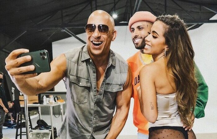 A cantora posou ao lado do astro Vin Diesel e do produtor Nicky Jam ao anunciar cano (Foto: Instagram/Reproduo)