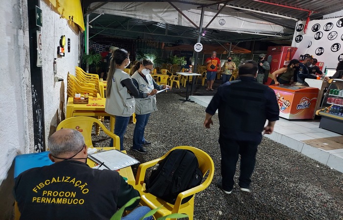 De janeiro deste ano até agora, o Procon-PE realizou mais de 1.300 fiscalizações em Pernambuco (Divulgação/Procon-PE) De janeiro deste ano até agora, o Procon-PE realizou mais de 1.300 fiscalizações em Pernambuco (Divulgação/Procon-PE)
